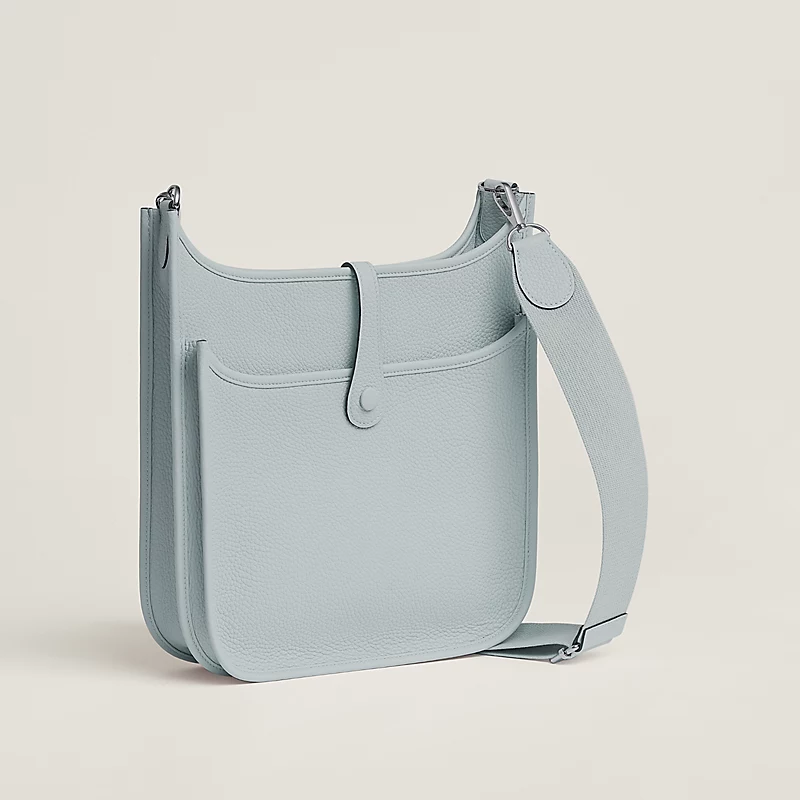 evelyne-iii-29-bag--056277CK08-worn-5-0-0-800-800_g